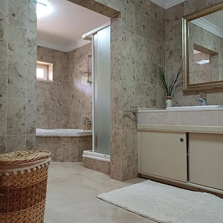 Villa Fátima-ourém - Quinta Da Luz - Breakfast Included *