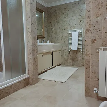 Villa Fatima-ourem - Quinta Da Luz - Breakfast Included