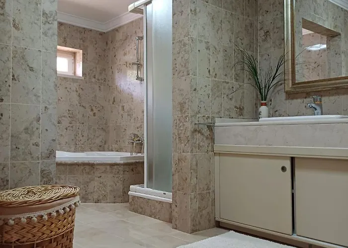 Villa Fátima-ourém - Quinta Da Luz - Breakfast Included *